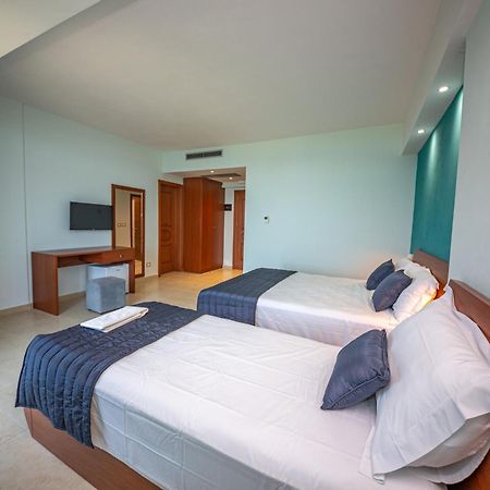 Hotel Borshi Quarto foto