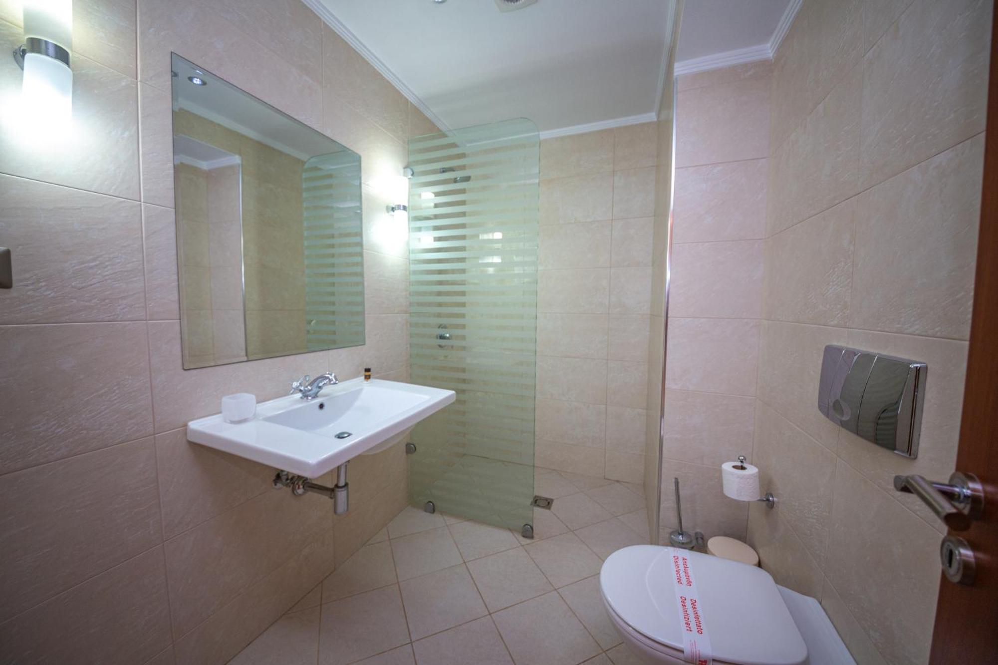Hotel Borshi Quarto foto